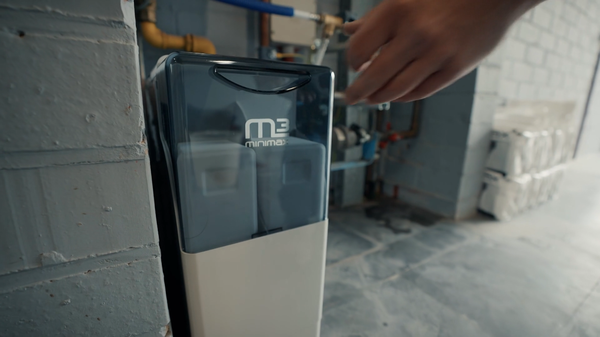 ronse-blind-gekocht-minimax-m3-waterontharder-kopen-technieker1.png