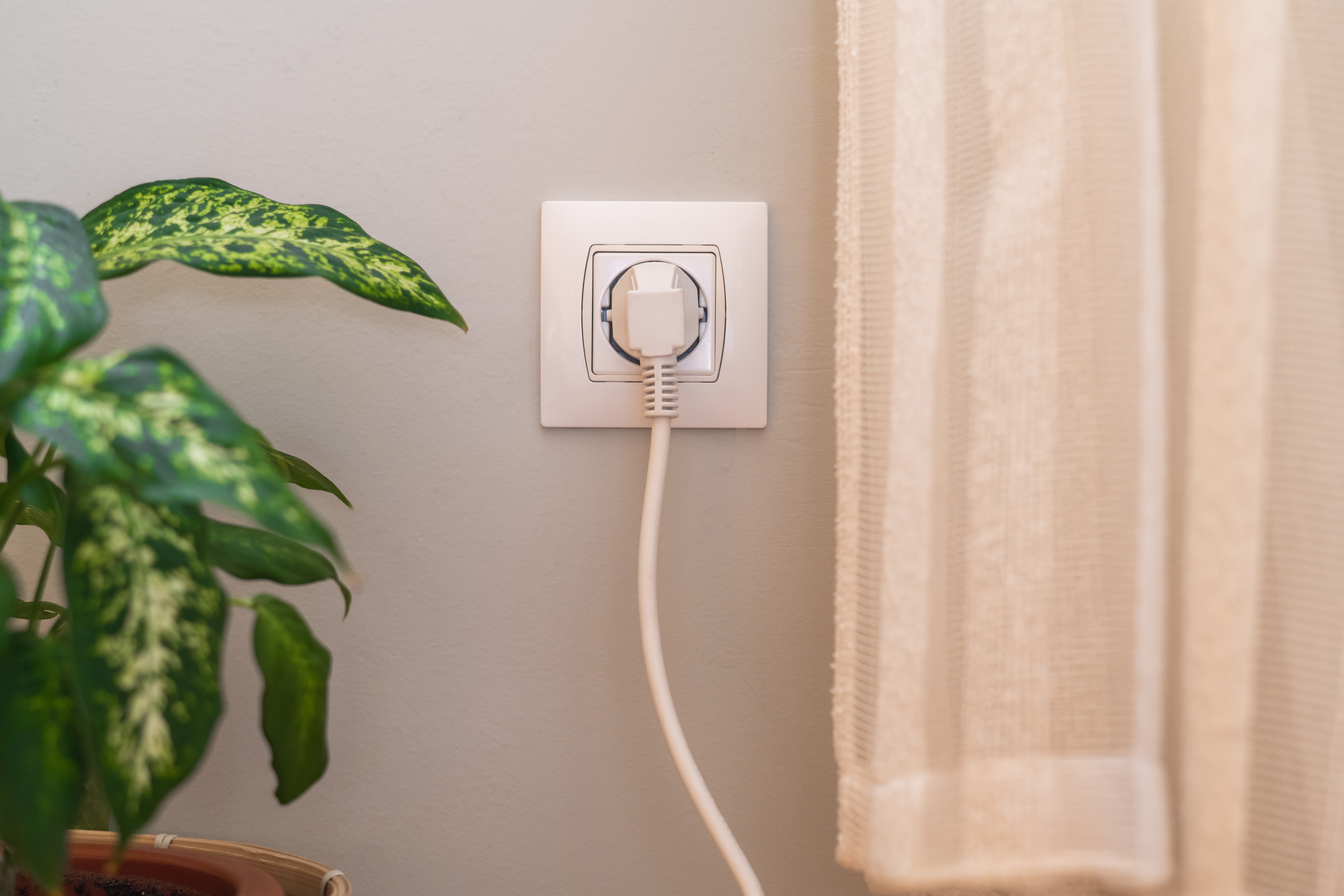minimax-kabel-in-stopcontact.jpg